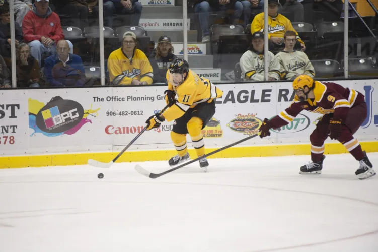 Huskies hockey stuns Golden Gophers again